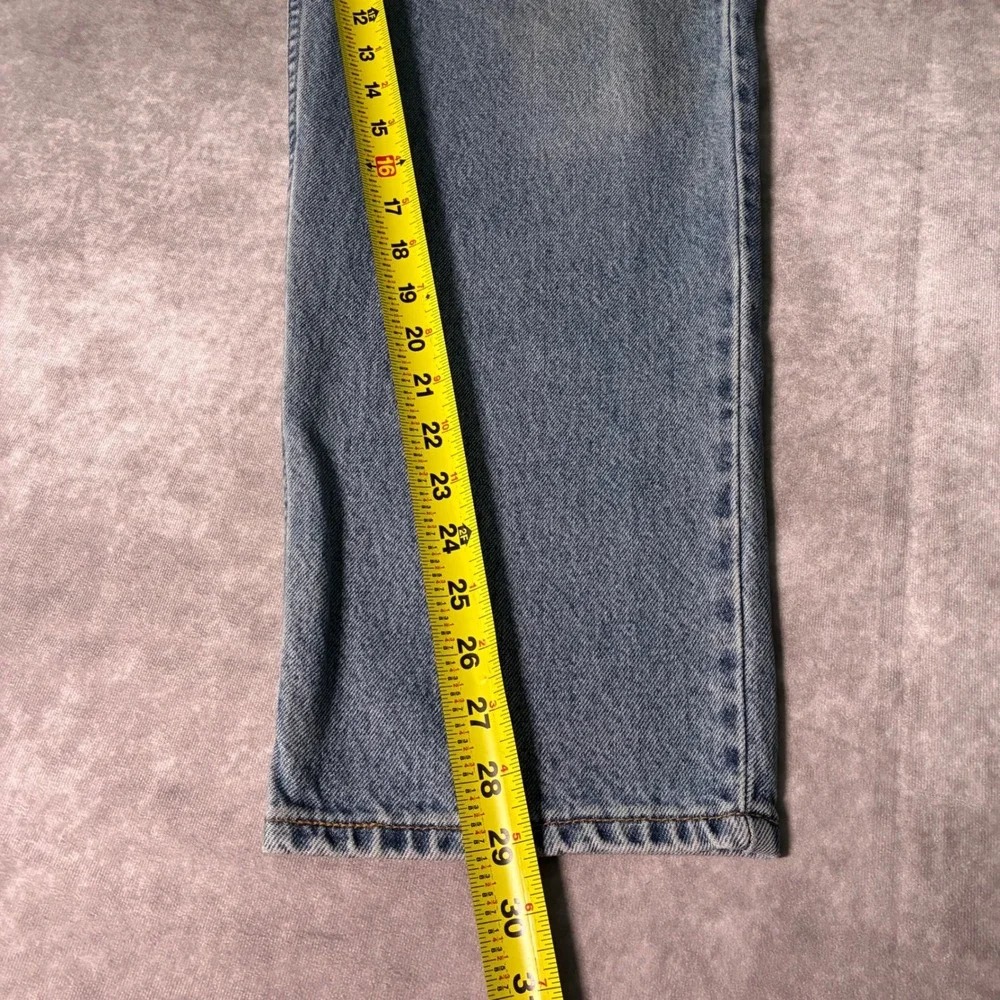 Vintage Levis 550 Relaxed Fit Tapered Leg Jeans Light Wash Blue 36x29 Mens 90s